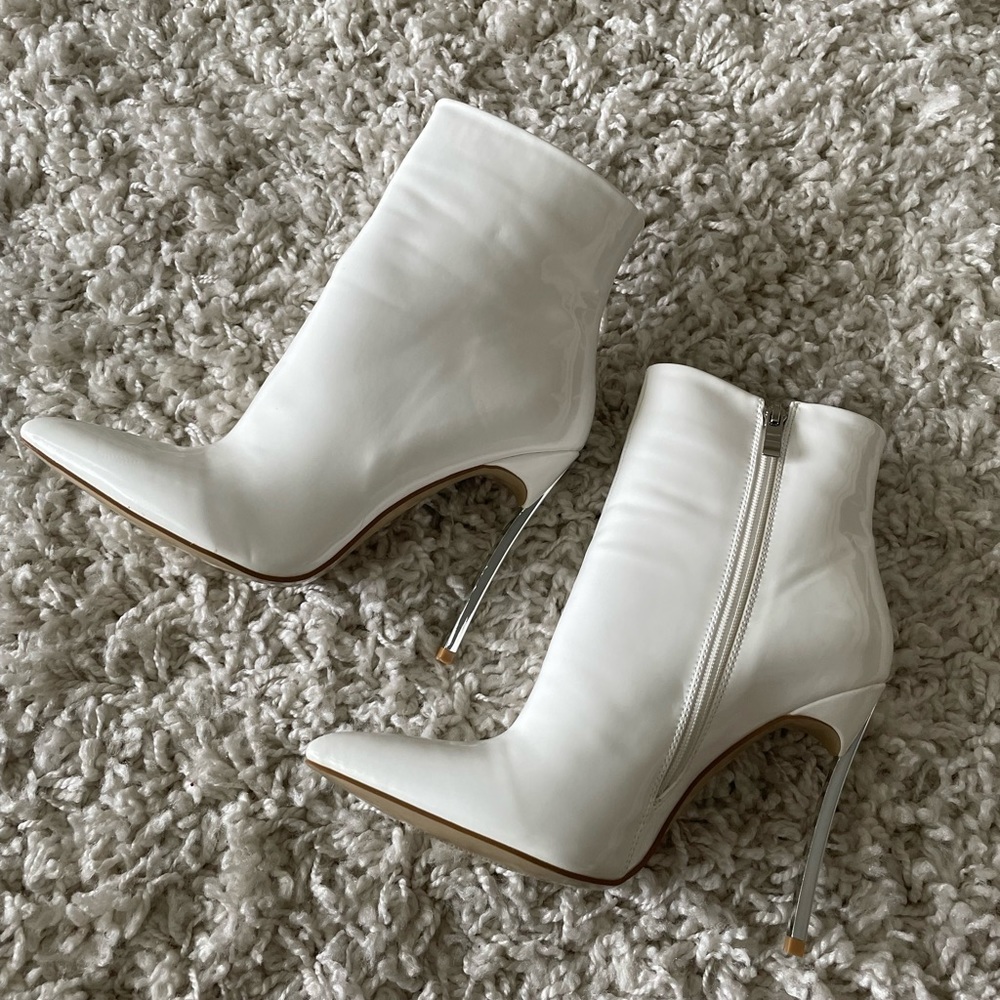 Brand new white Ego boots US size 9/ UK 7